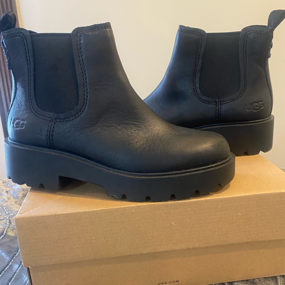 Girls Black Ugg Boot - size 3